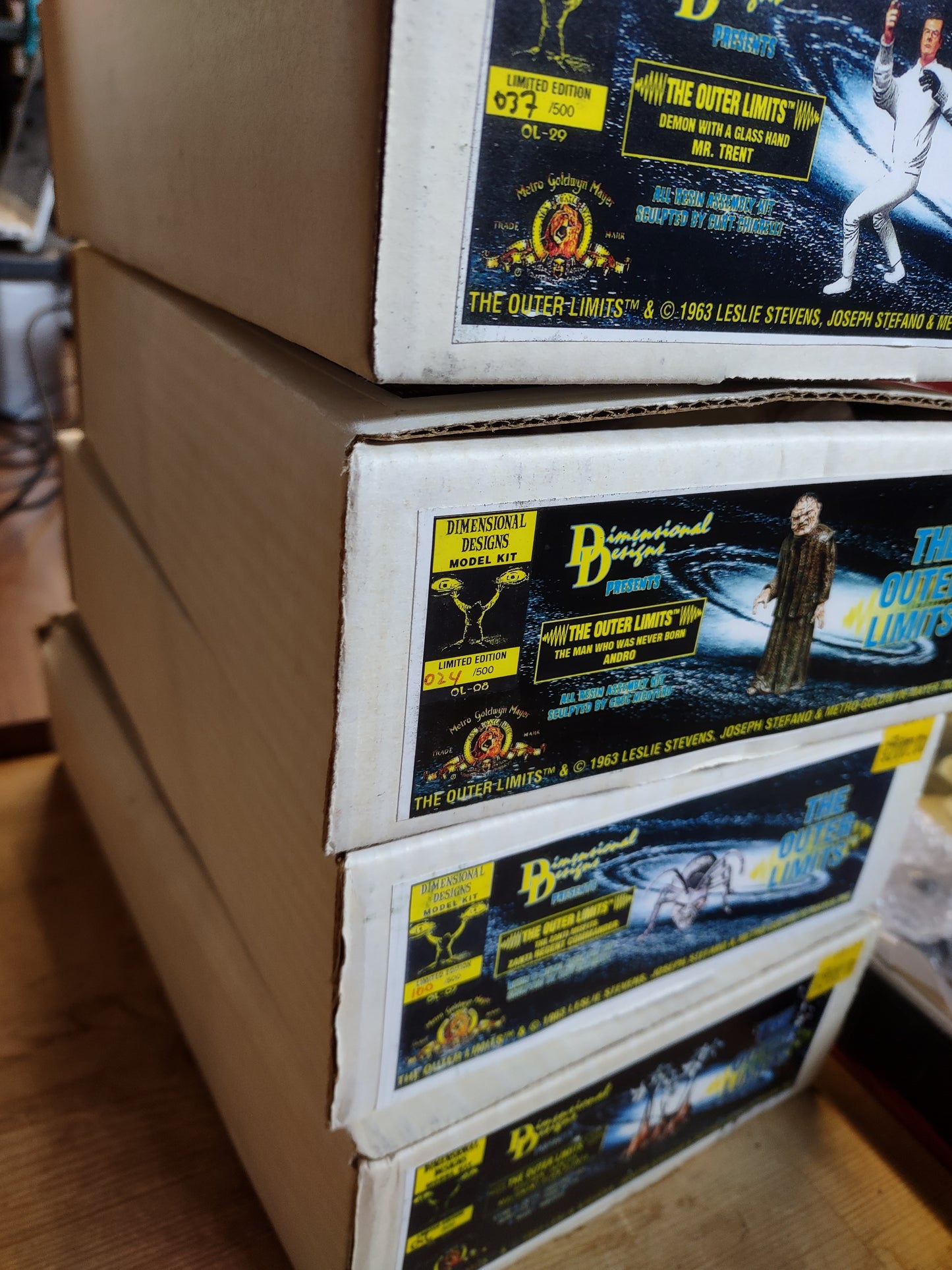 OUTER LIMITS: ZANTI MISFITS (100/500) - MODEL KIT-DIMENSIONAL DESIGNS