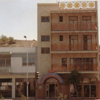 RED KRAYOLA - COCONUT HOTEL