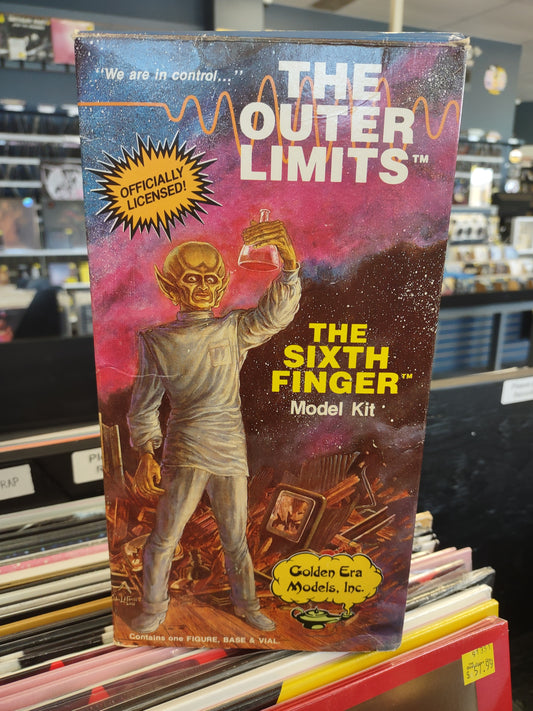 OUTER LIMITS: SIXTH FINGER (DAMAGED BOX) - MODEL KIT-GOLDEN ERA -1989